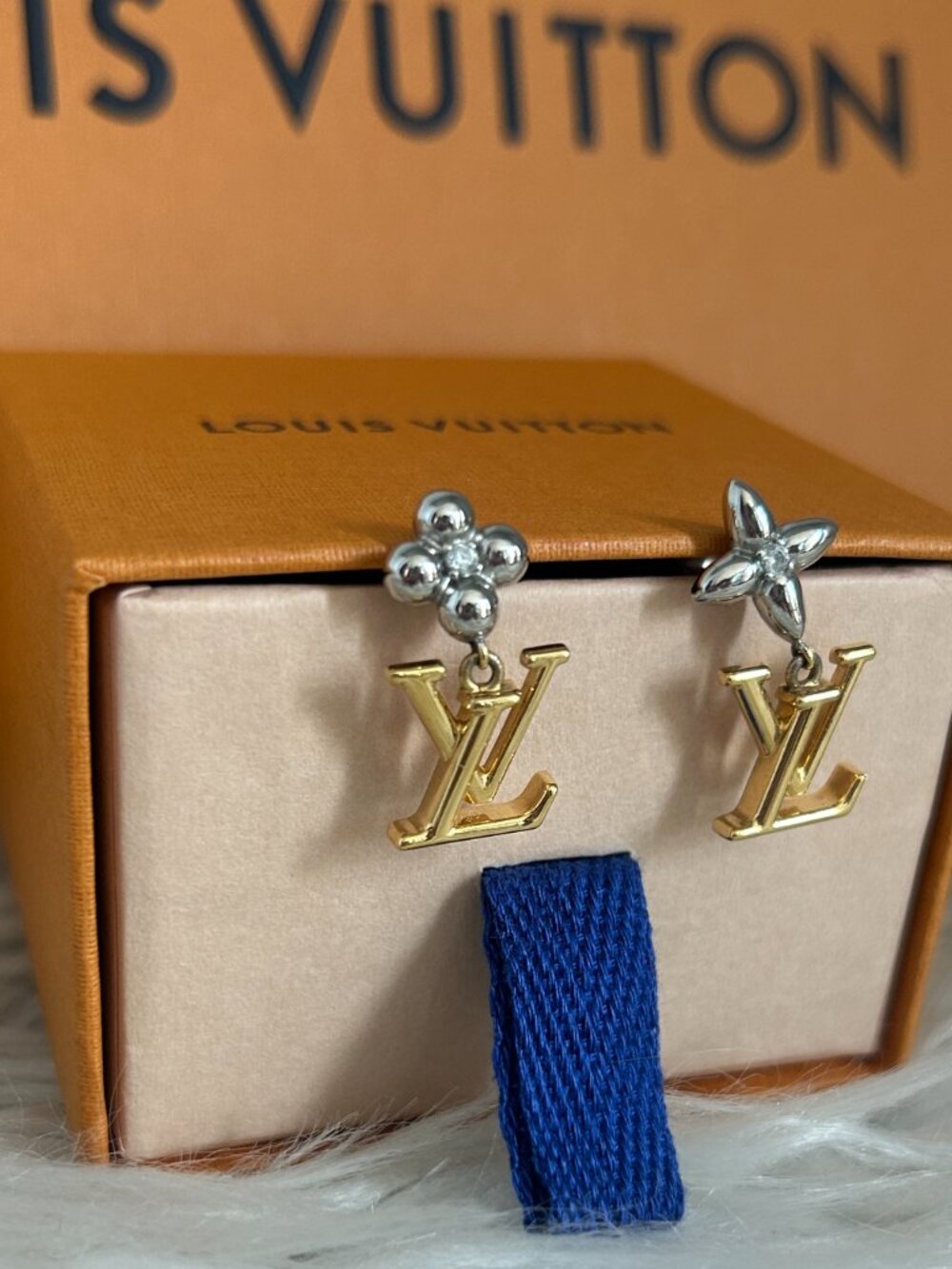 LOUIS VUITTON Pendant LV Iconic Flower Earrings